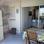 In With Swimming Pool And Direct Access Frontignan