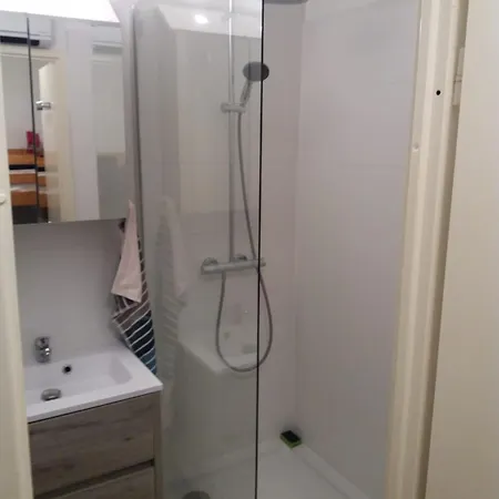 Apartment In With Swimming Pool And Direct Access Frontignan