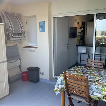 In With Swimming Pool And Direct Access Frontignan